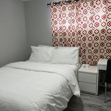 Cozy Modern And Lavish 2 Bedroom Basement Suite 위니펙 외부 사진