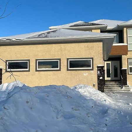 Cozy Modern And Lavish 2 Bedroom Basement Suite 위니펙 외부 사진