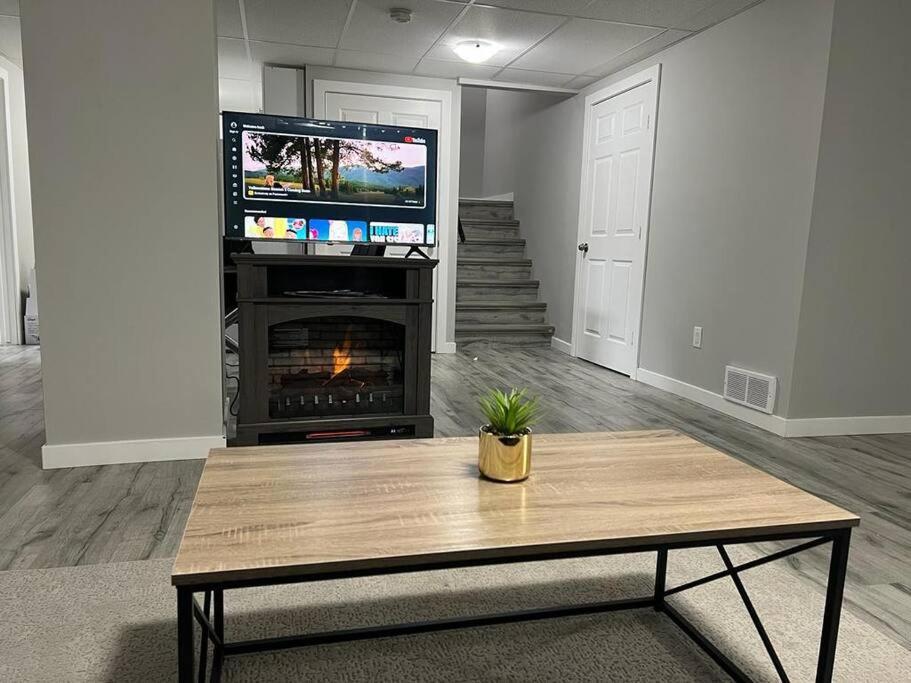 Cozy Modern And Lavish 2 Bedroom Basement Suite 위니펙 외부 사진